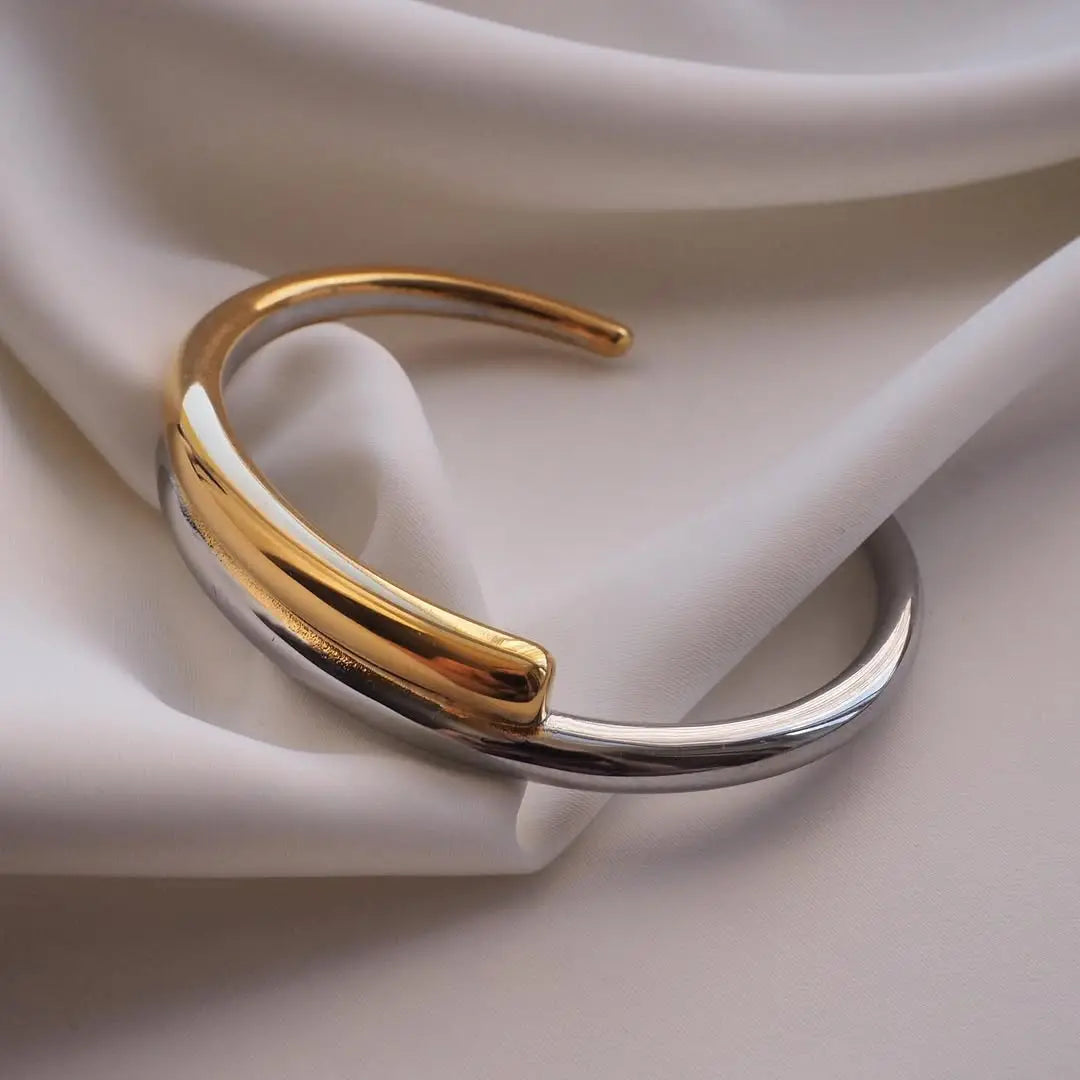 Hand bracelet «SG»