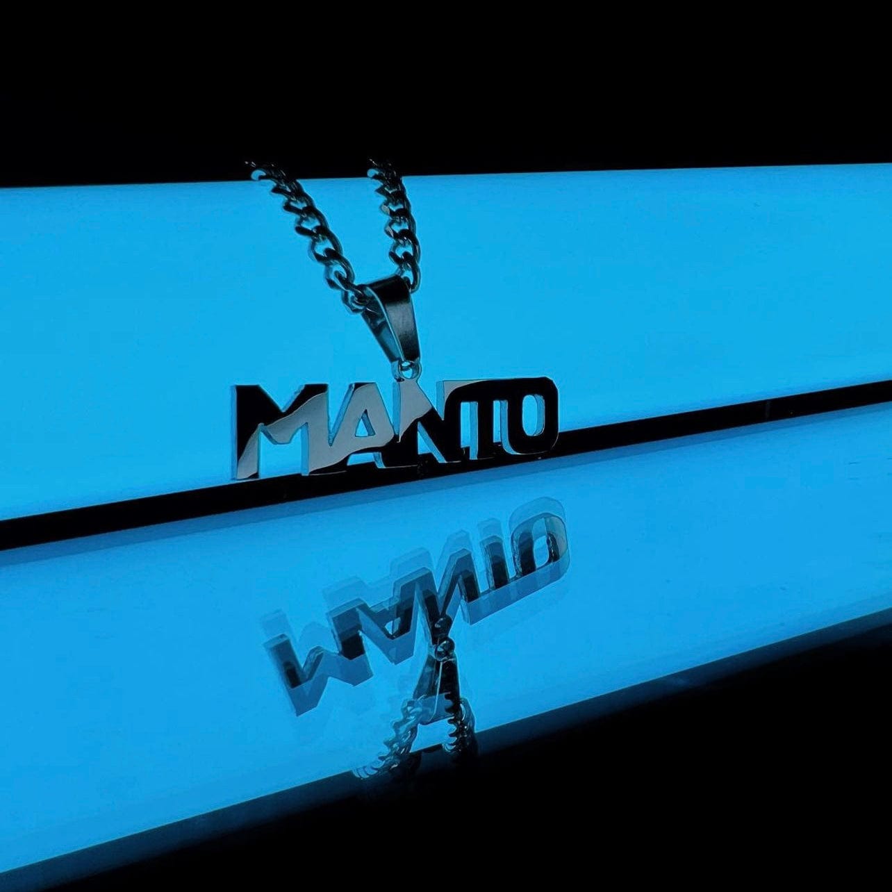 Neck pendant «MANTO»
