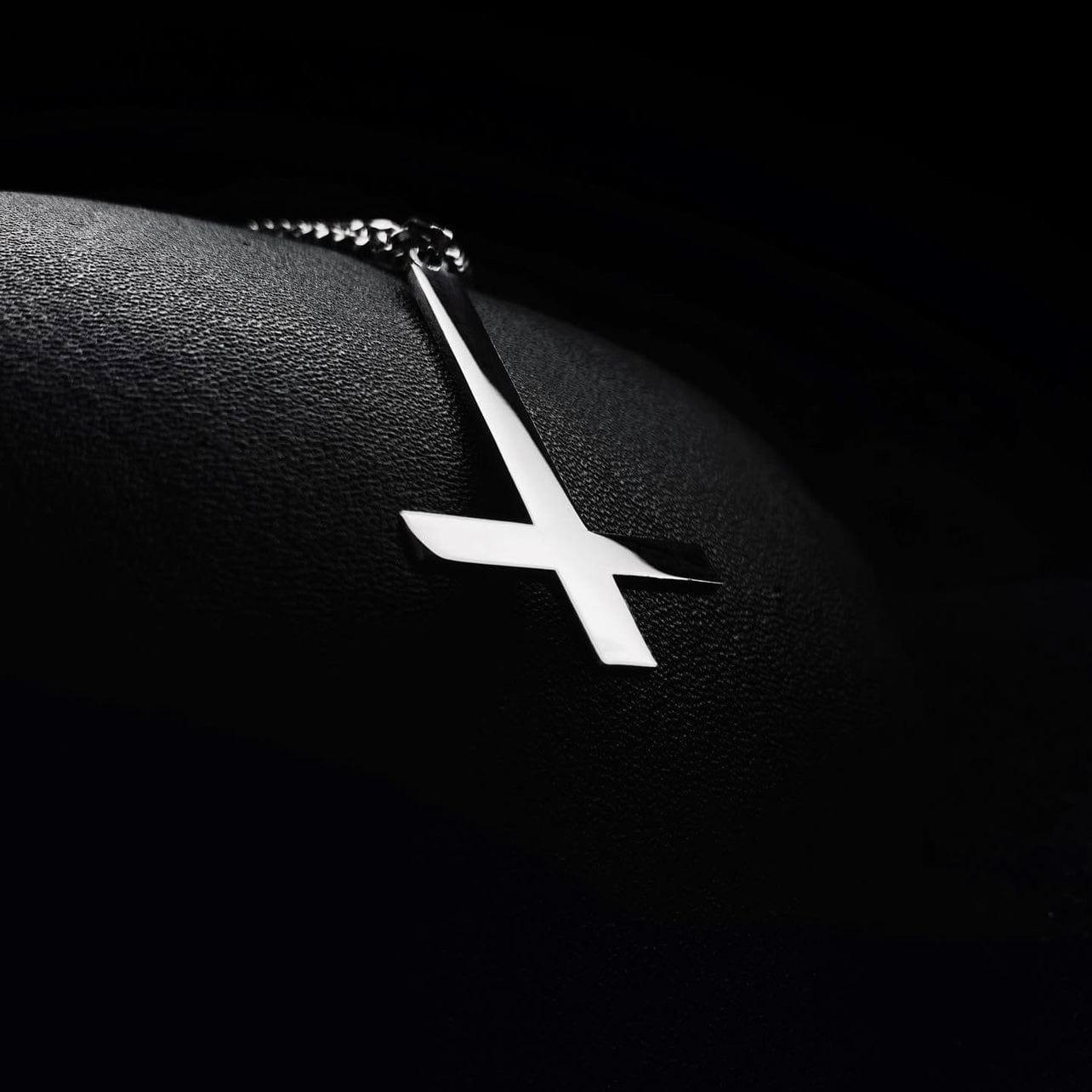 Neck pendant «INVERTED CROSS»