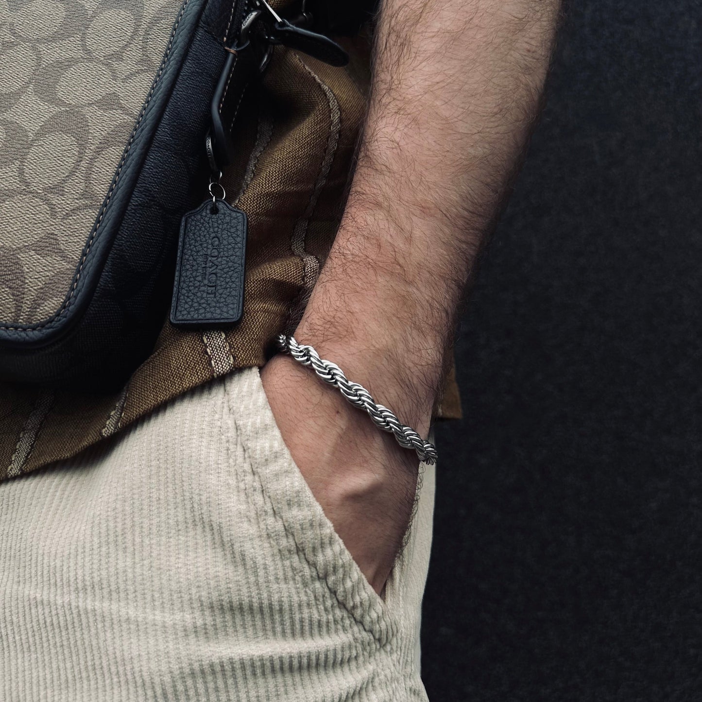 Hand bracelet «TORQUE»