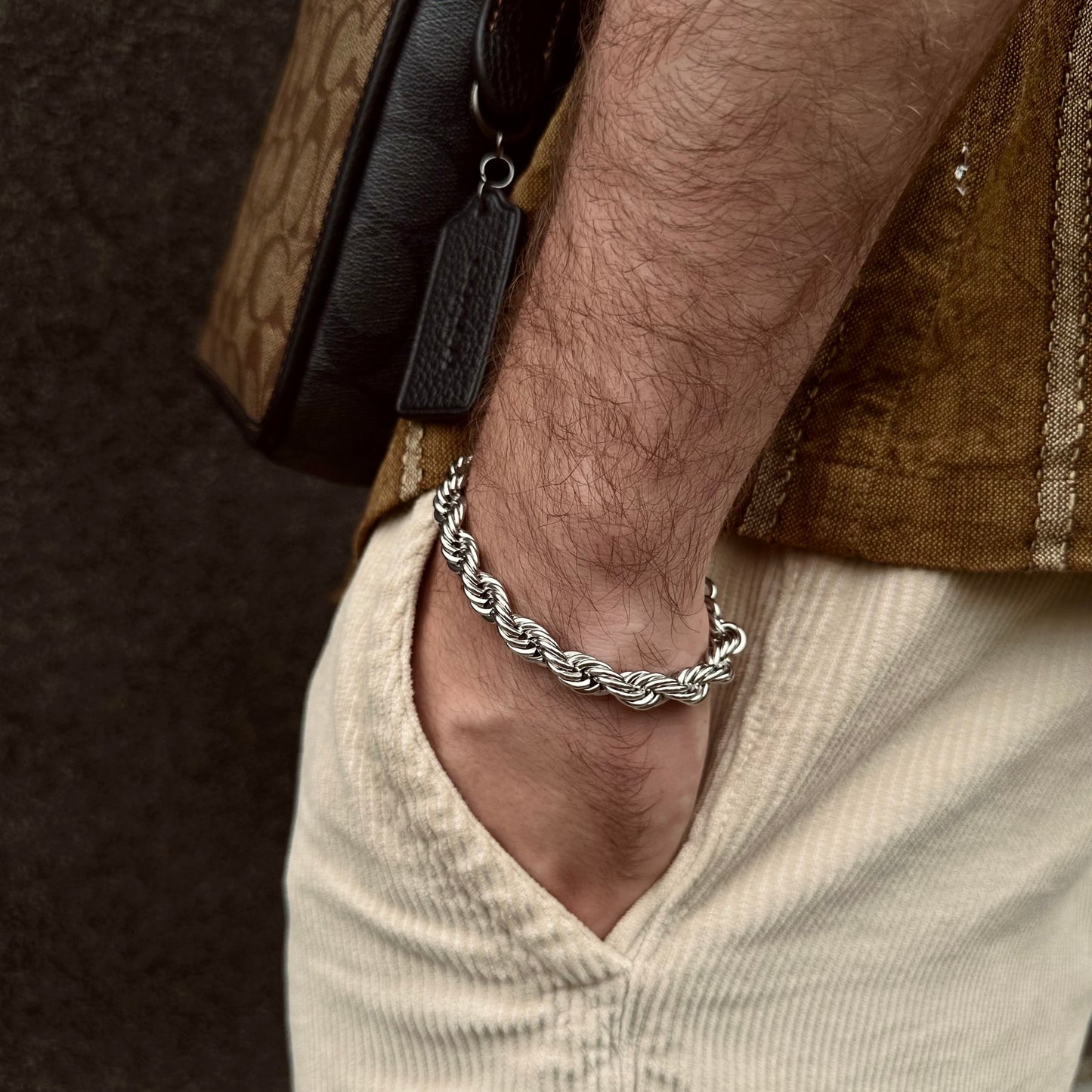 Hand bracelet «TORQUE»