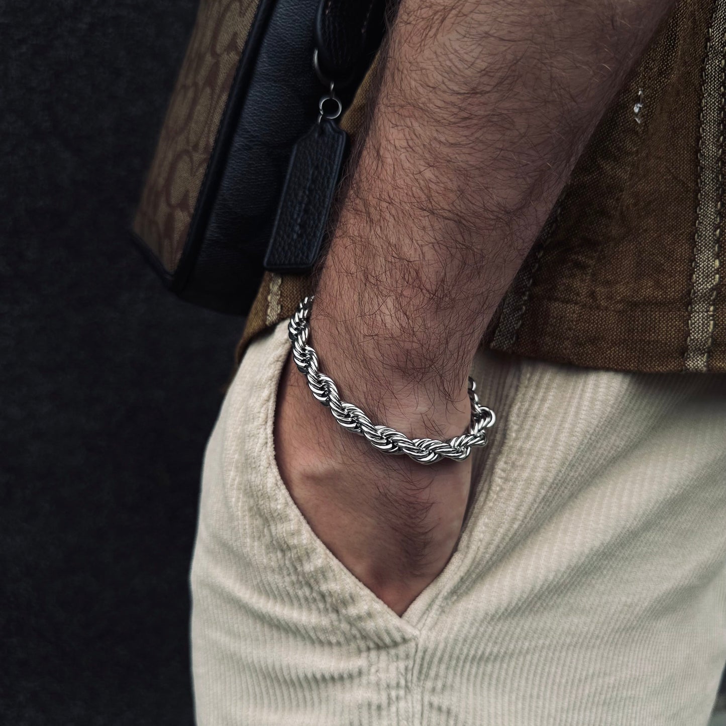 Hand bracelet «TORQUE»