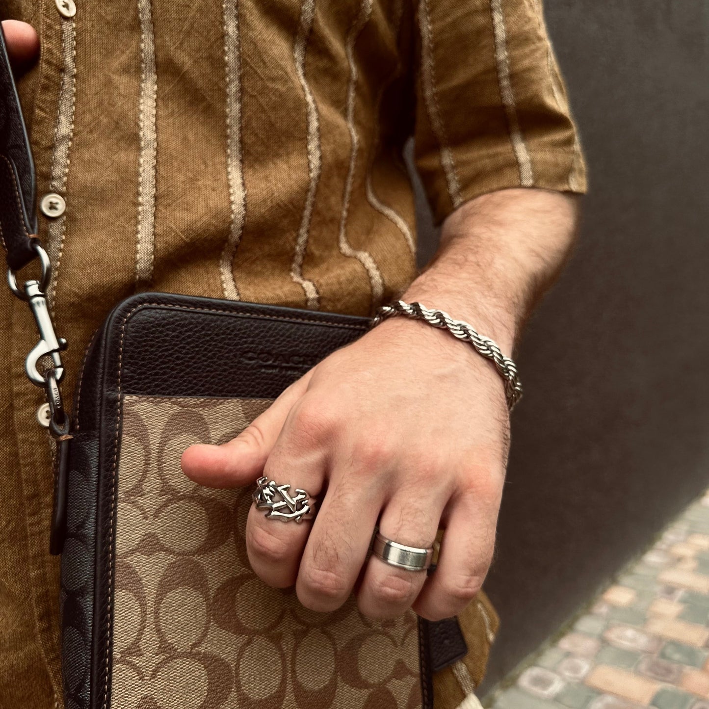 Hand bracelet «TORQUE»