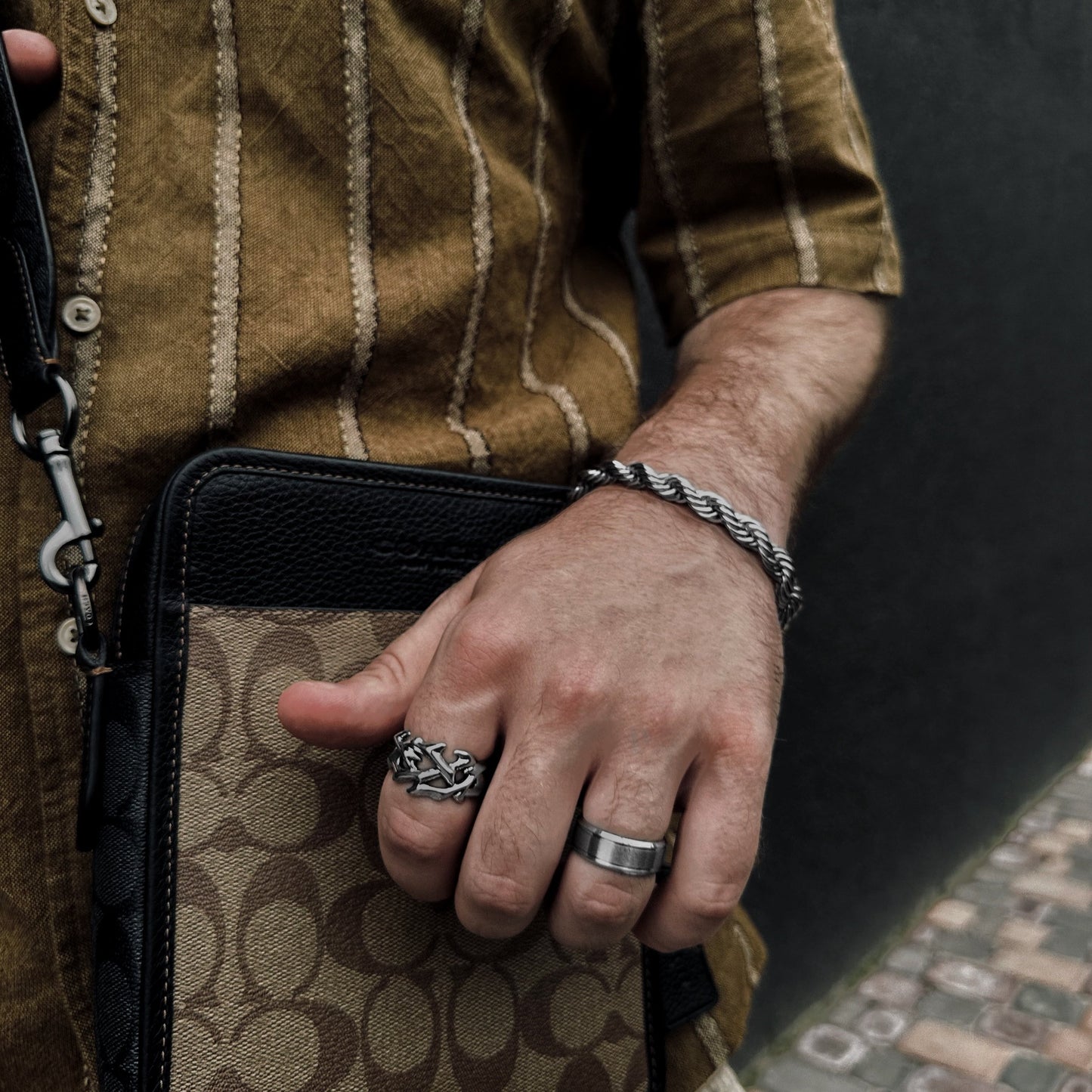 Hand bracelet «TORQUE»