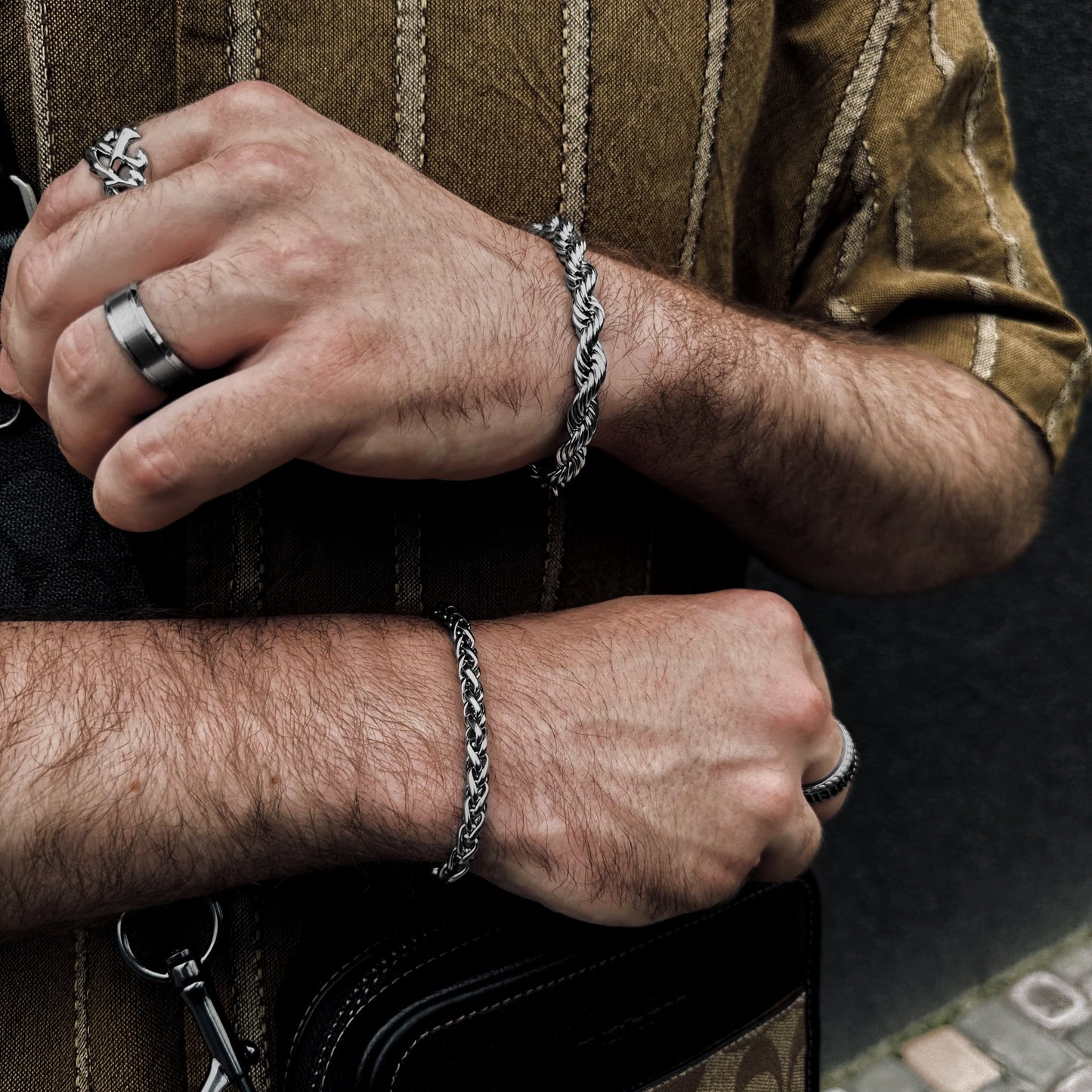 Hand bracelet «TORQUE»