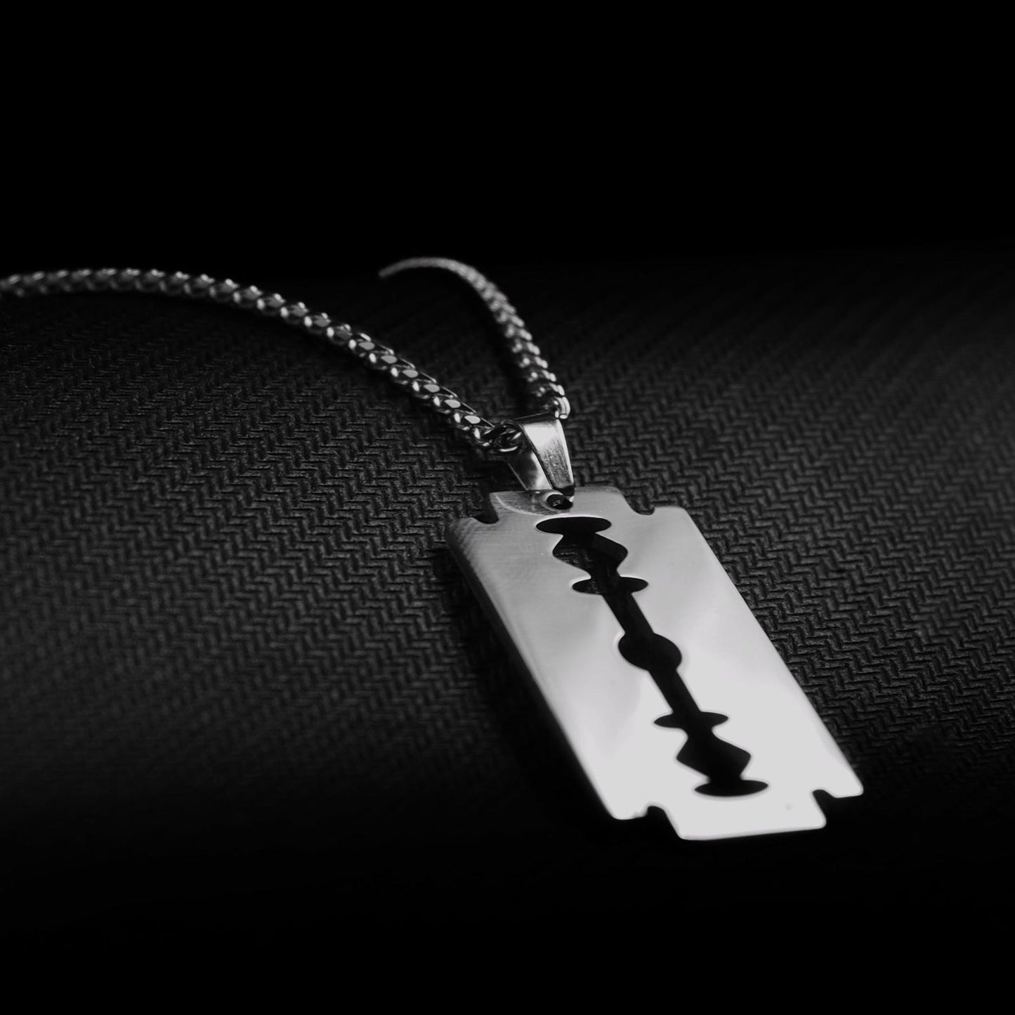 Підвіска на шию «BLADE»