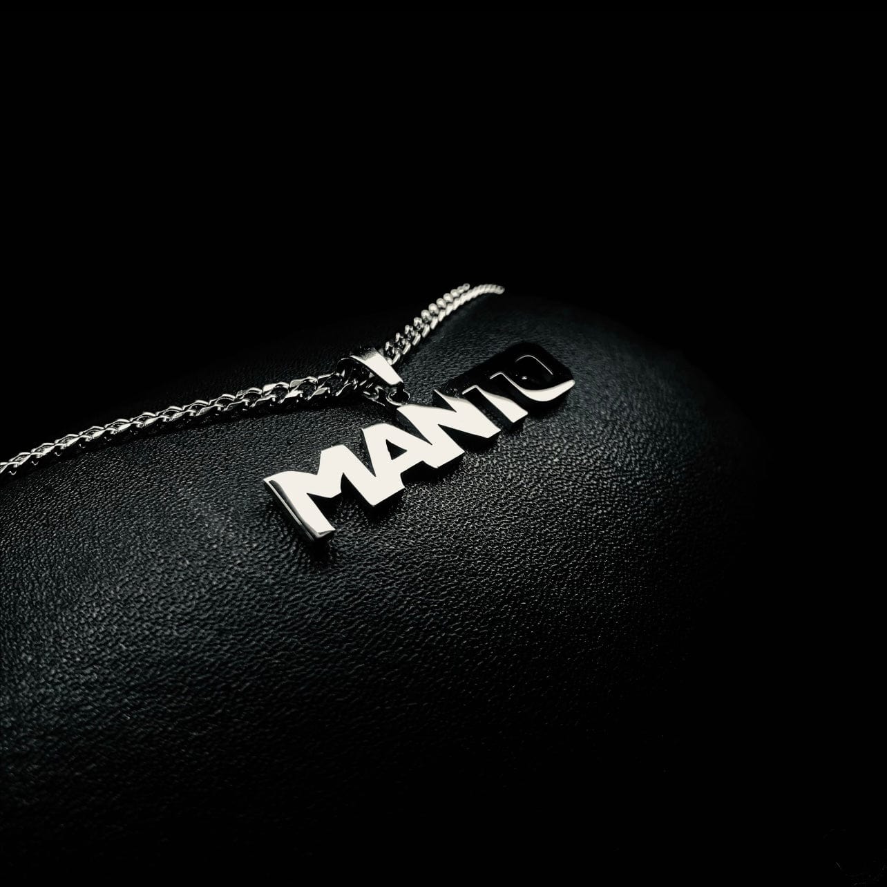 Neck pendant «MANTO»
