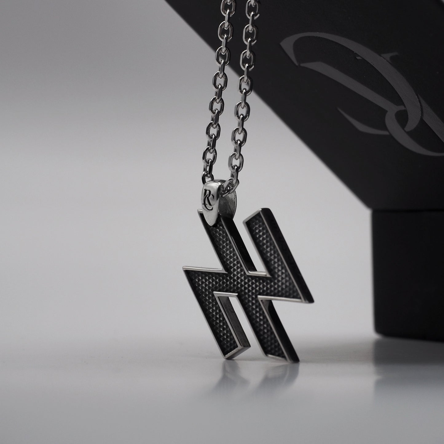 Neck pendant «IDEA NATION»