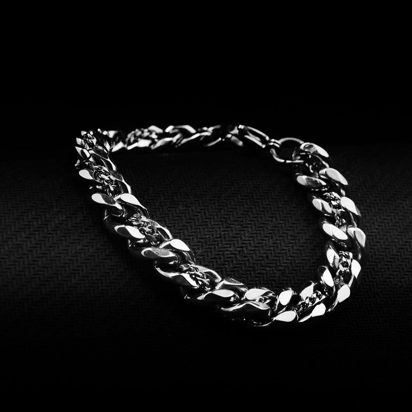 Hand bracelet «FUTURE»