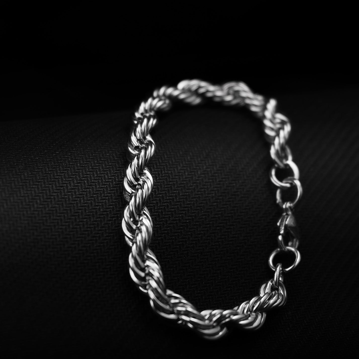 Hand bracelet «TORQUE»