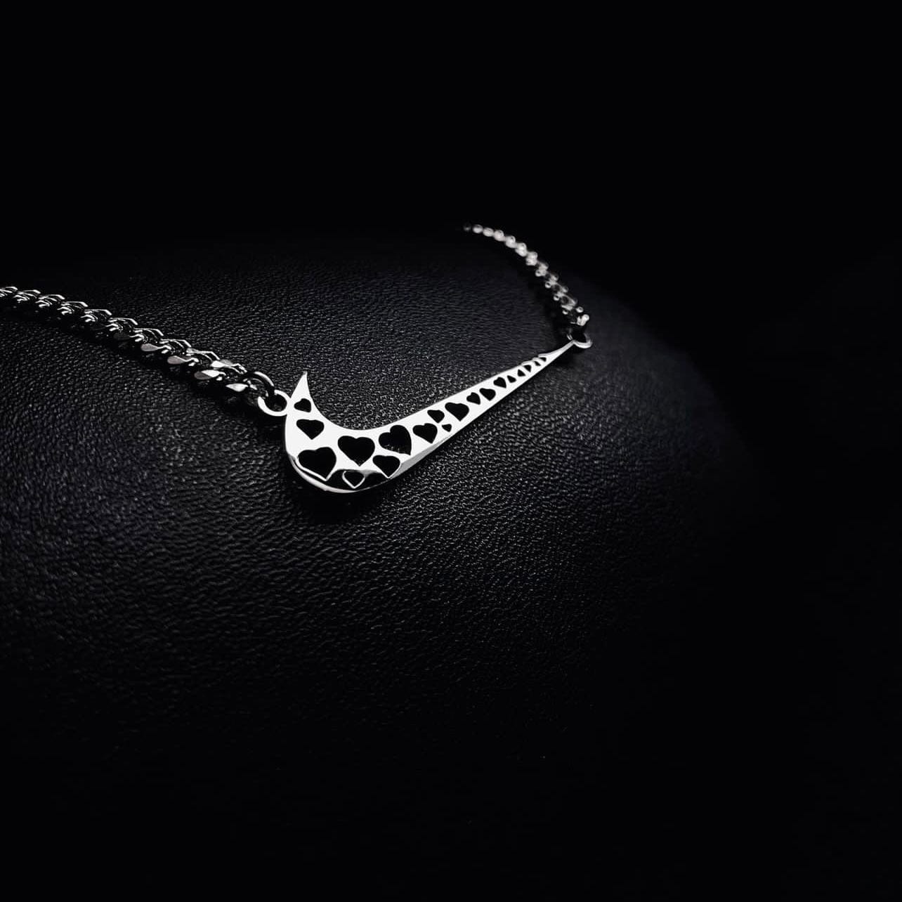 Neck pendant «NIKE SWOOSH HEARD»