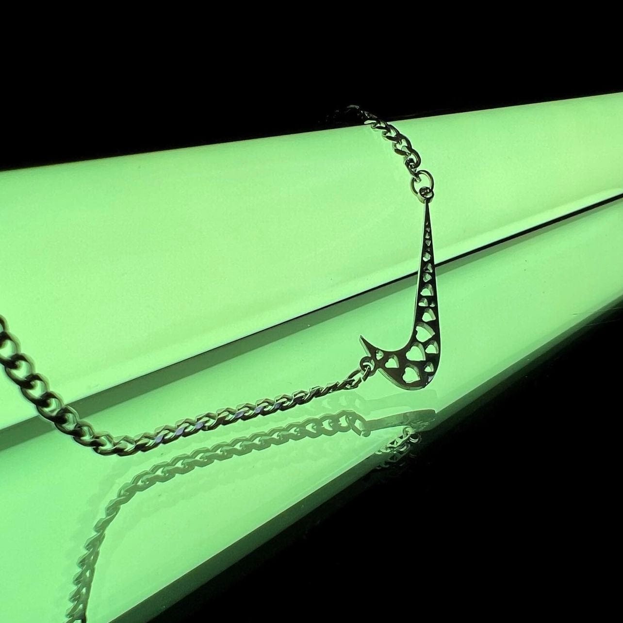 Neck pendant «NIKE SWOOSH HEARD»