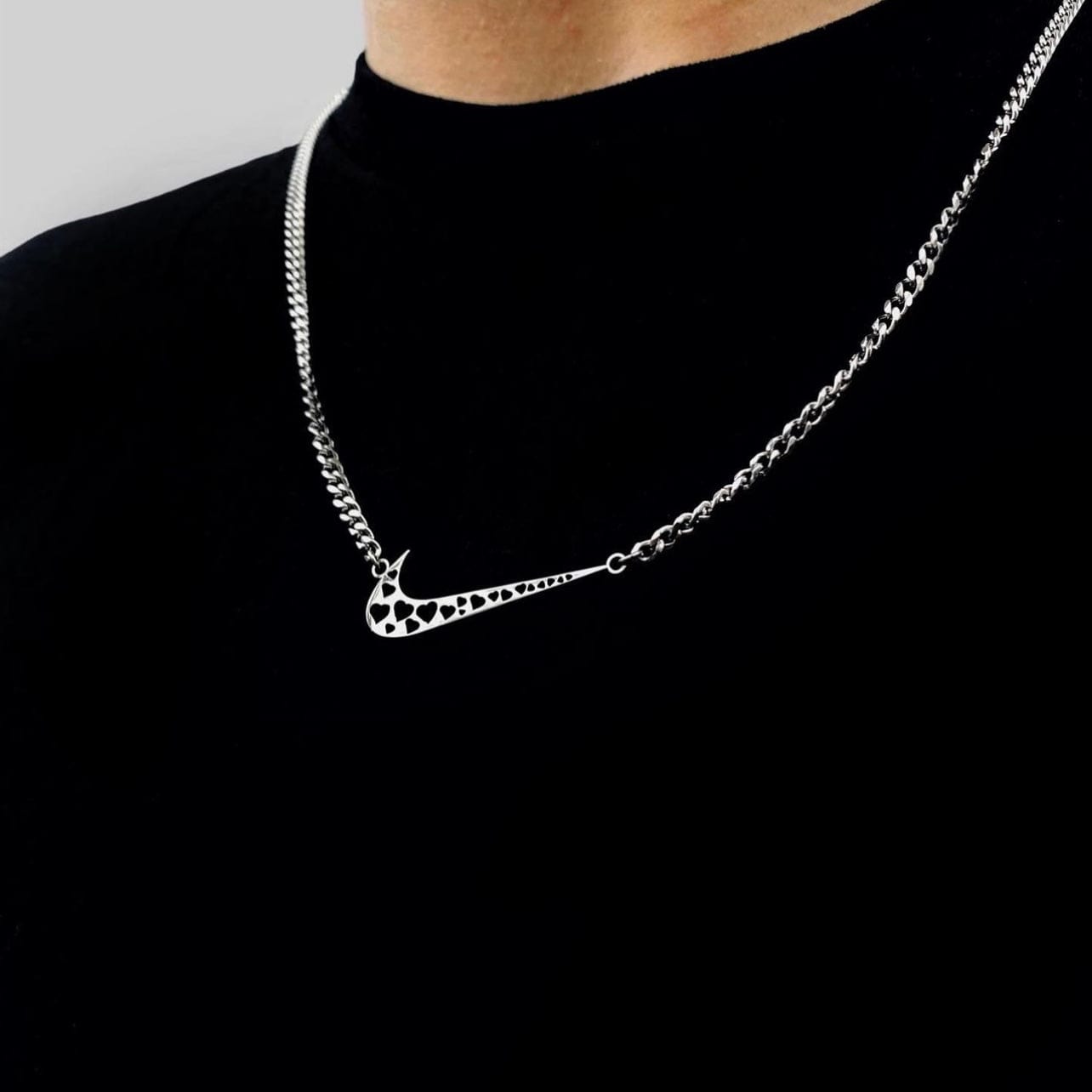 Neck pendant «NIKE SWOOSH HEARD»
