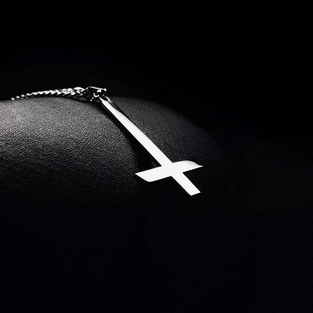 Neck pendant «INVERTED CROSS»