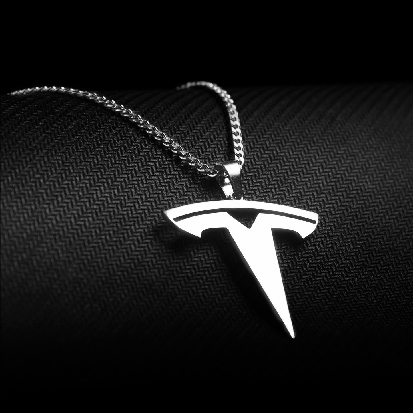 Neck pendant «TESLA»