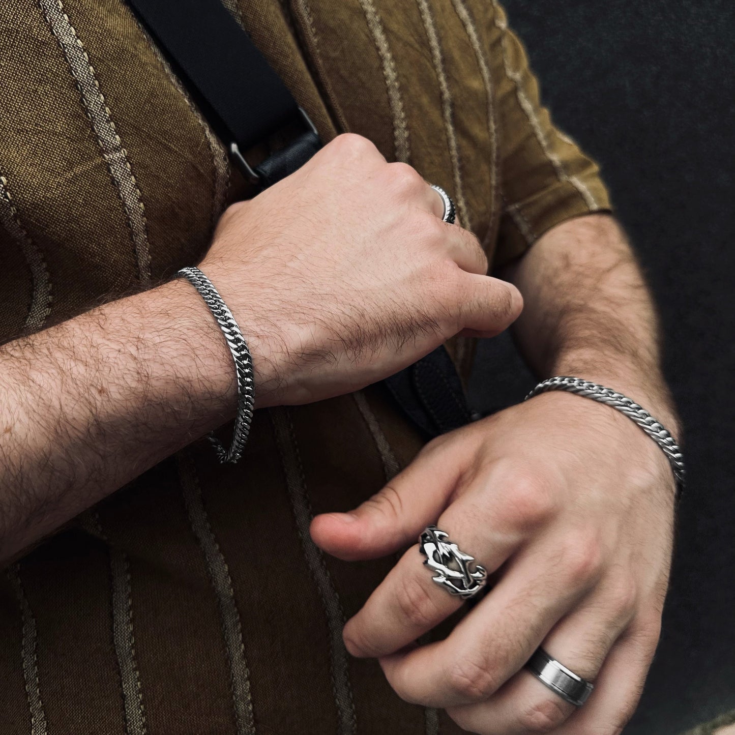 Hand bracelet «WICKER»