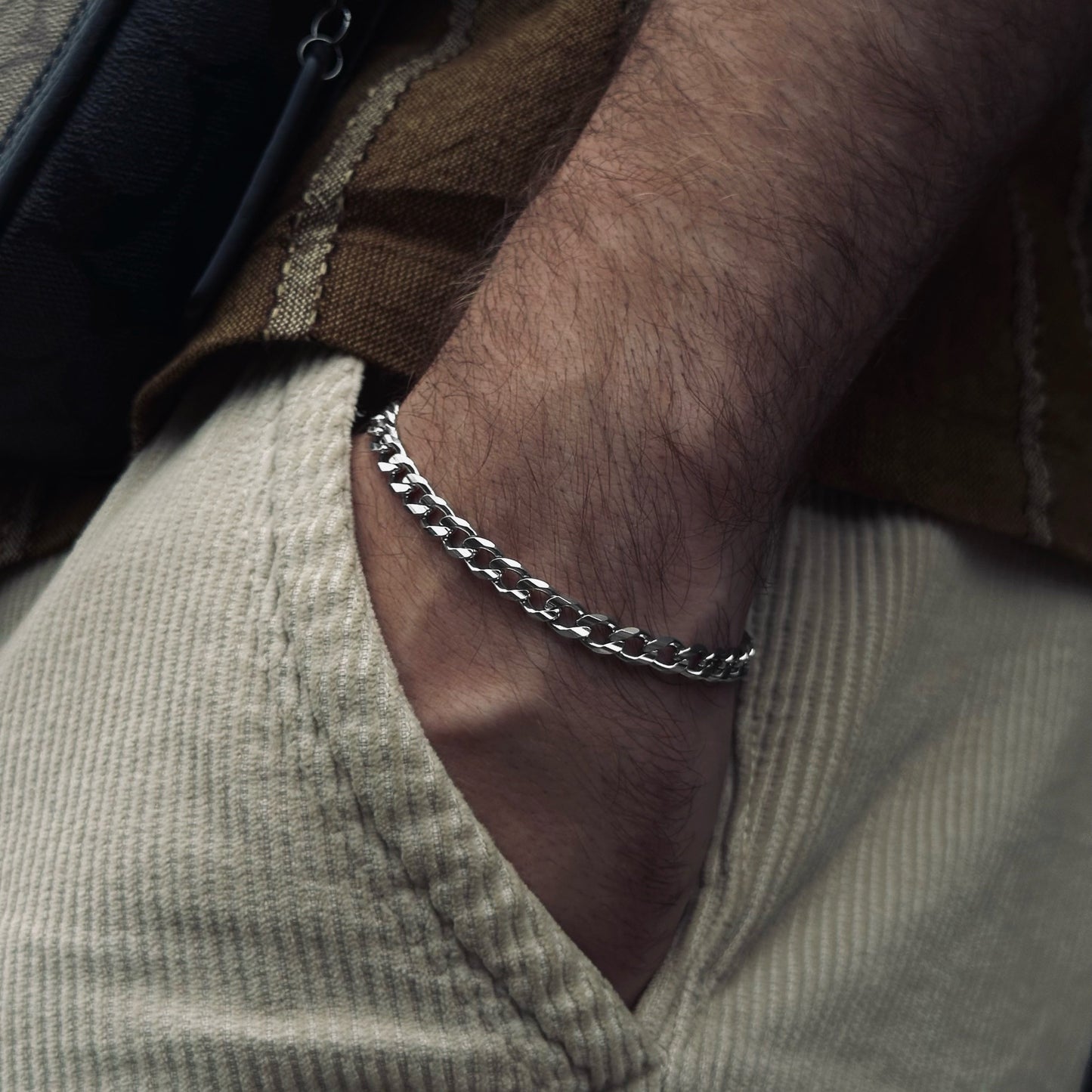 Hand bracelet silver «CARAPACE»