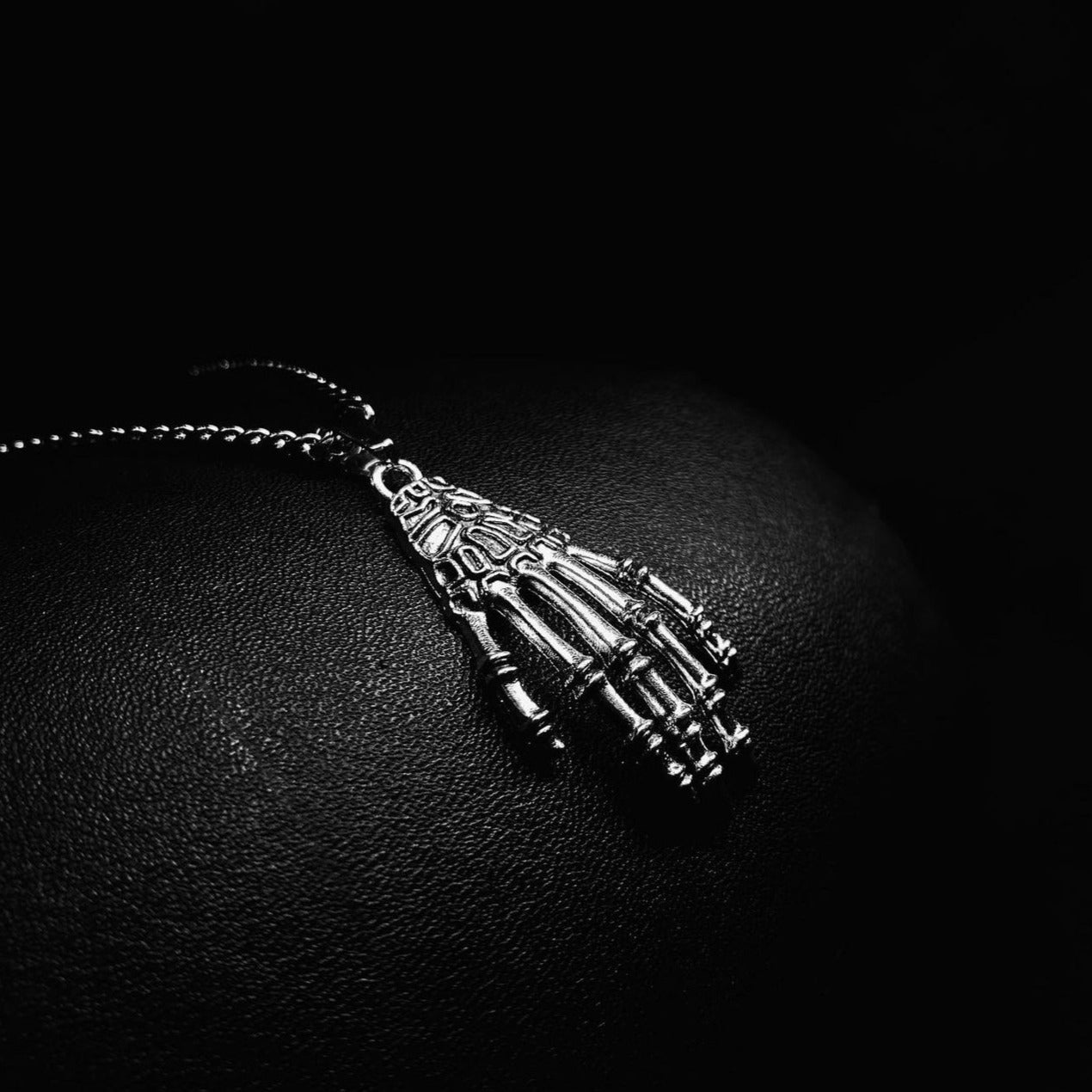 Neck pendant «HELLIS»