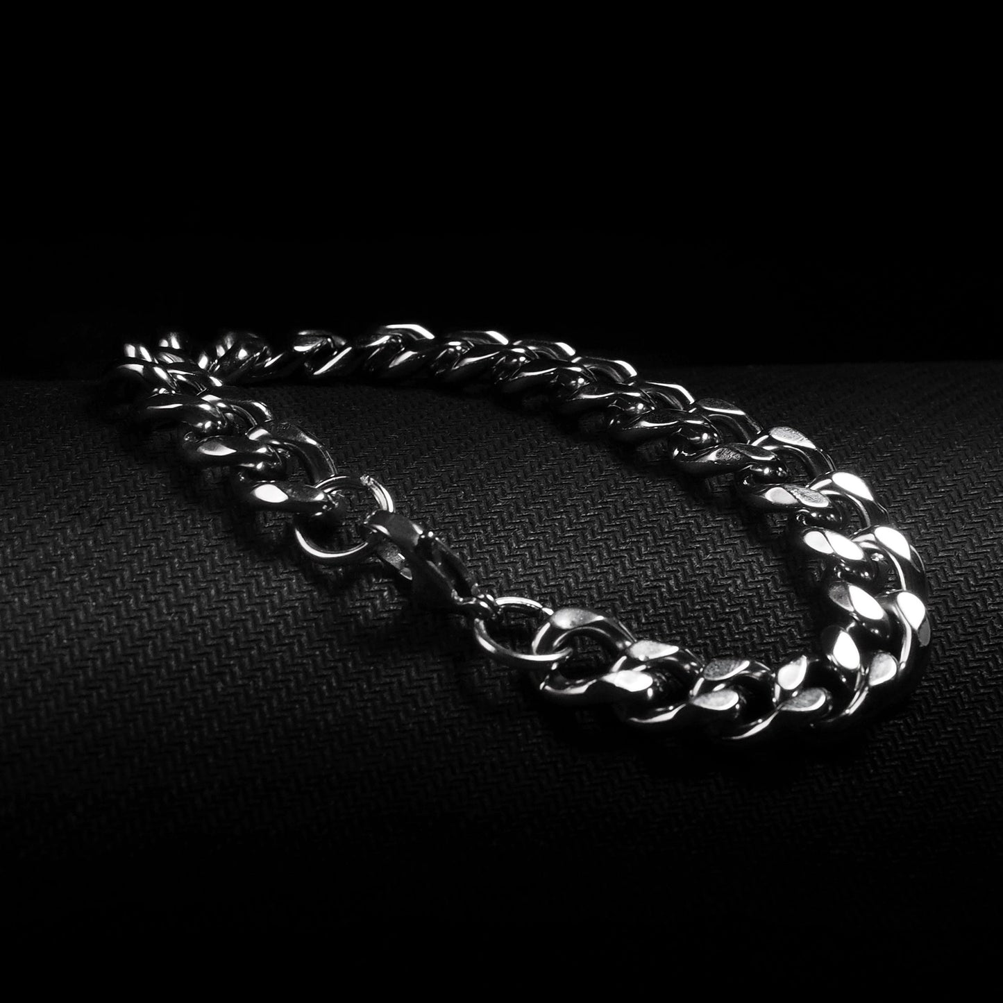 Hand bracelet «MASSIVE»