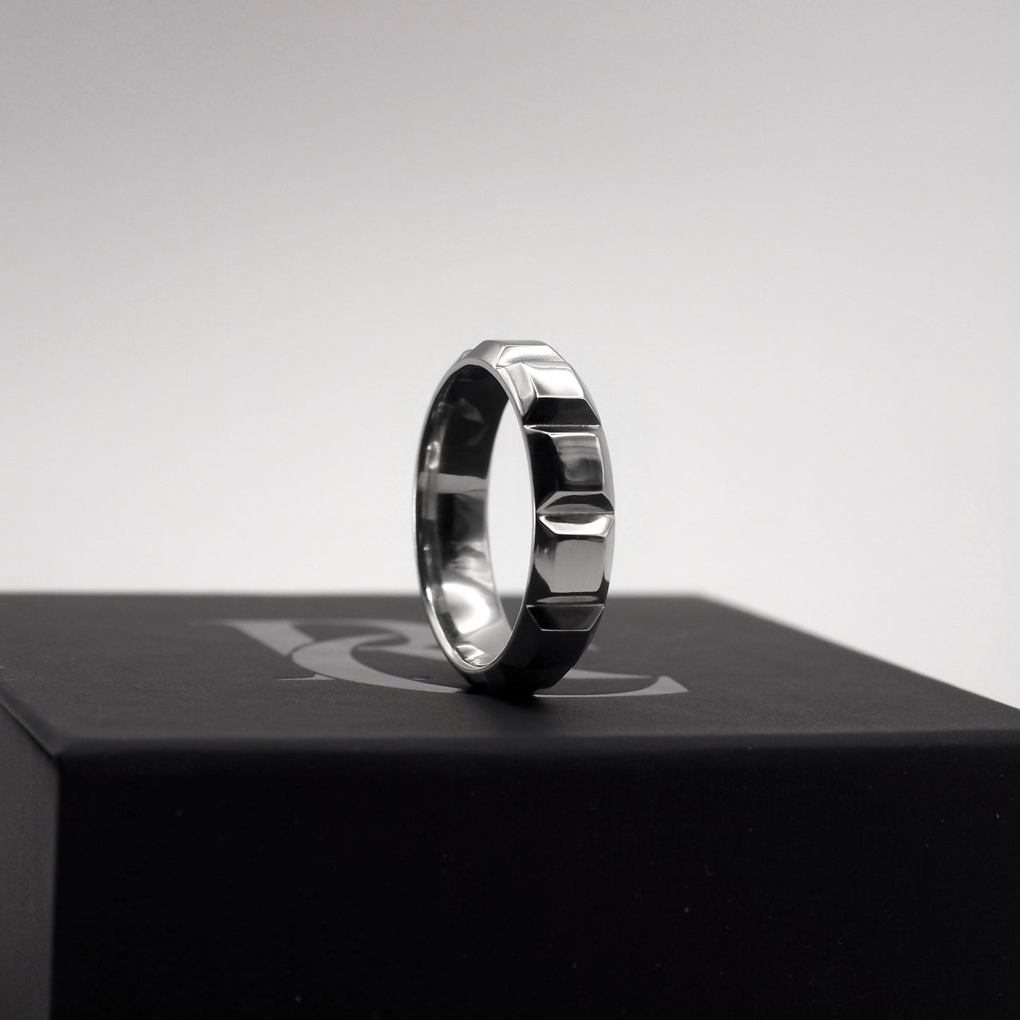 Ring «QUANTUM»