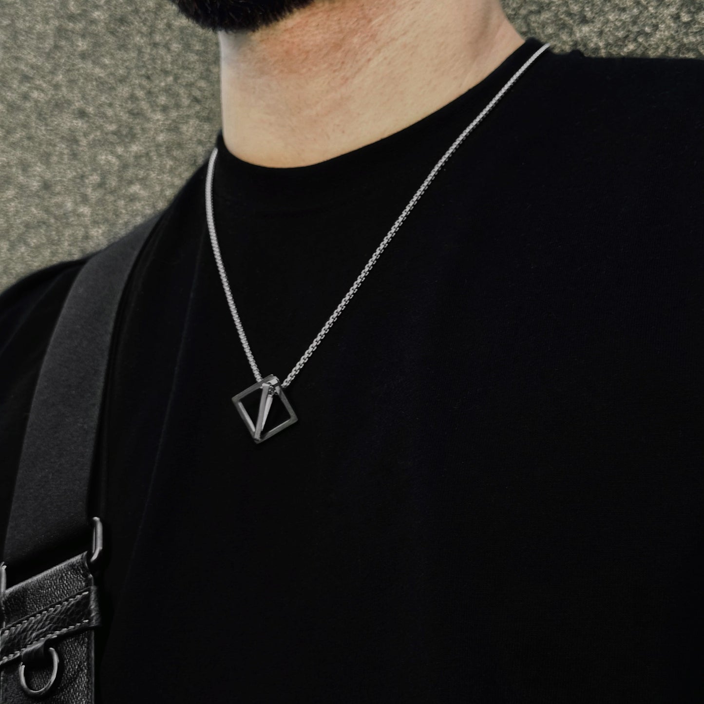 Neck pendant «TRIGON»