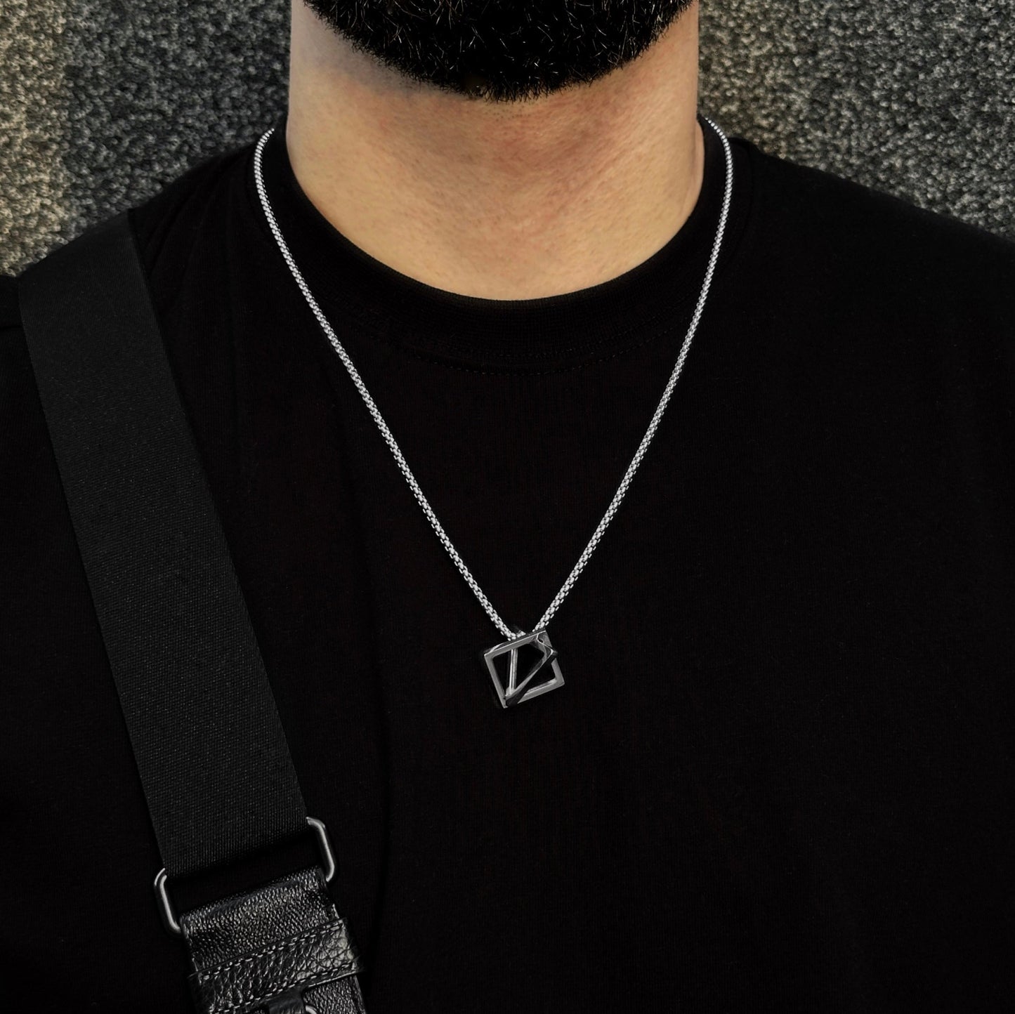 Neck pendant «TRIGON»