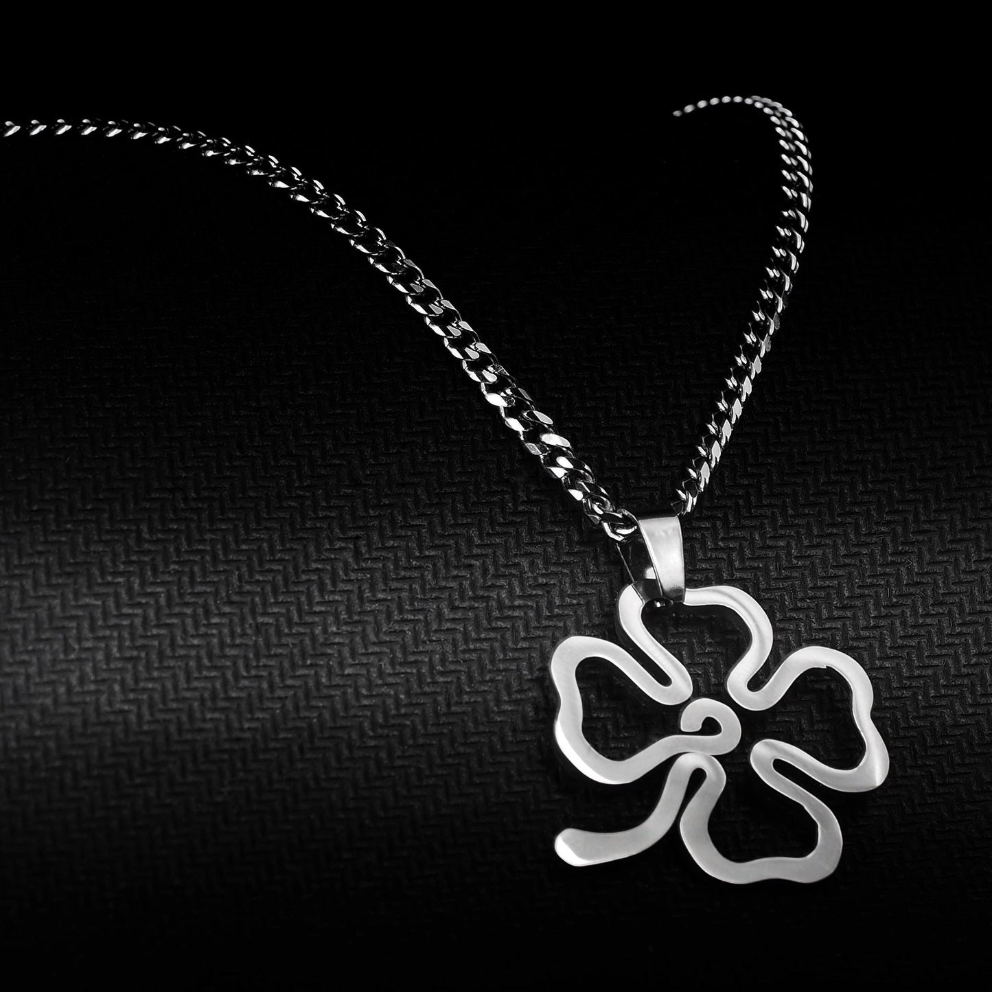 Neck pendant «CLOVER»