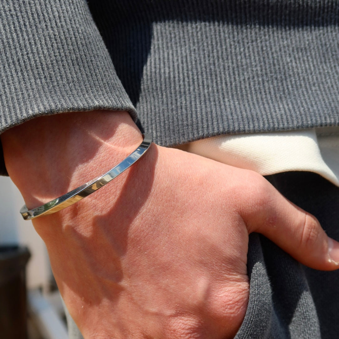 Hand bracelet «HALO»